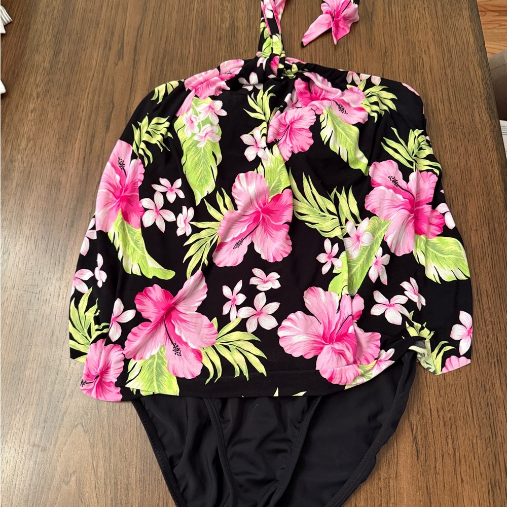 VENUS Black and Pink One Piece Swimsuit
